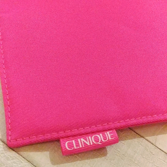 NEW Clinique Pink Cosmetic Pouch with Silver Tassel/Zipper - Picture 2 of 4